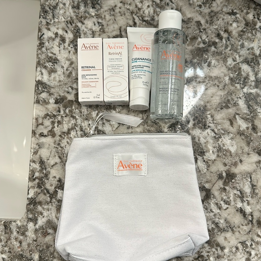 Avène samples with cosmetic bag